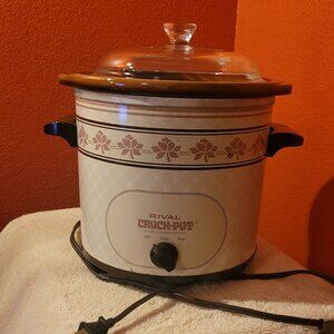 Round vintage Rival crock pot slow cooker 3.5 QT Model 3150/2